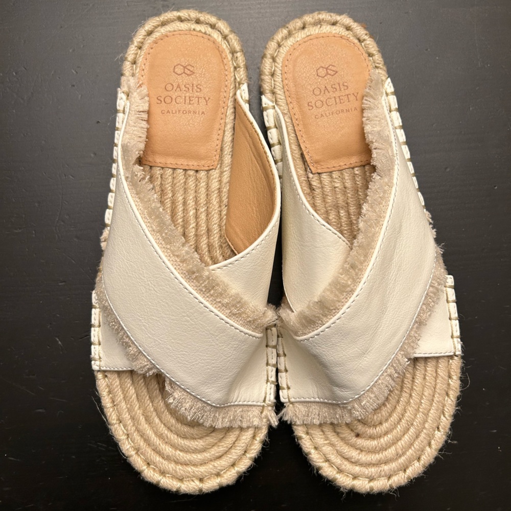 Oasis Society White Fringed Sandals: Size 8